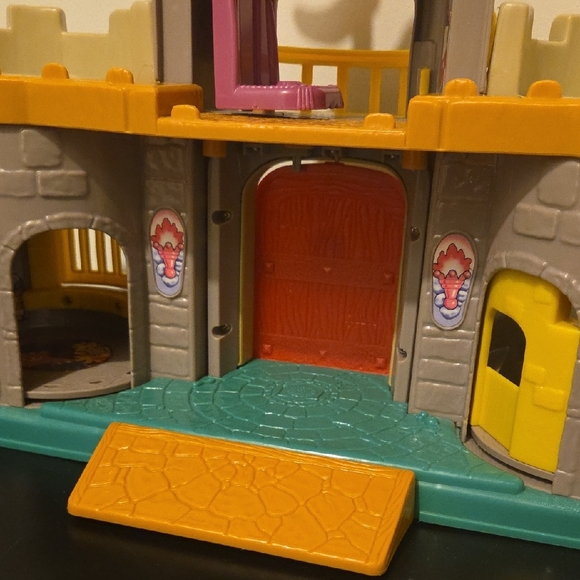 Little People Lil Kingdom Castle 2003 With Extras - Picture 11 of 14